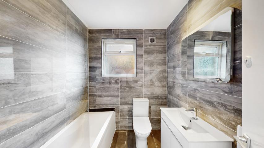 Newly refurbished 4 bedrrom house with garden mins to tube & shops Baronet Grove, Tottenham